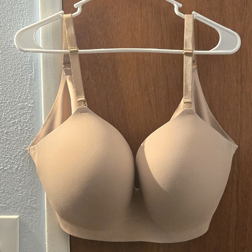 Victoria's Secret WIRELESS BOMBSHELL Beige Bra